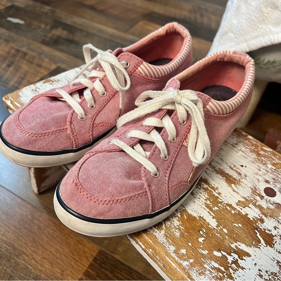 Keds light red with striped lace up tennis shoes, size 7 - Picture 3 of 9